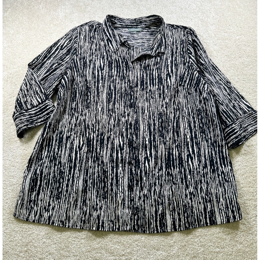Essentials Womens Size 1X‎ 3/4 Sleeve Black & White Button Up Blouse
